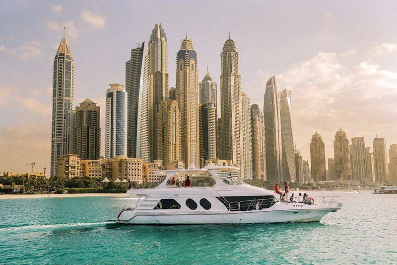 2-Hour Luxury Yacht Cruise with Xclusive Yachts in Dubai: Morning or Moonlight Sailing Experience