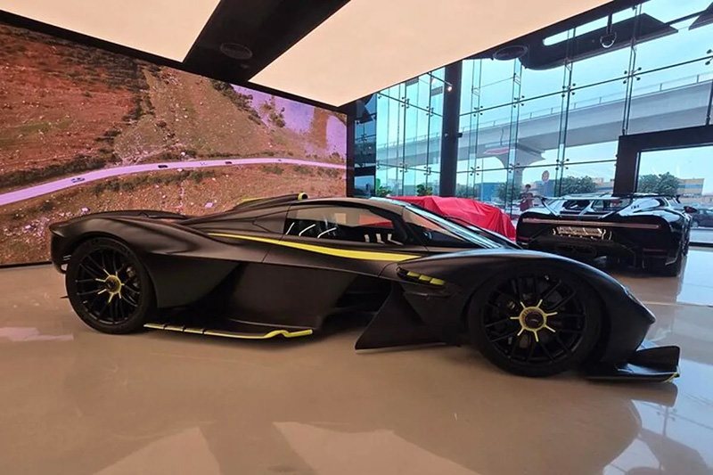 معارض السيارات الفاخرة في دبي