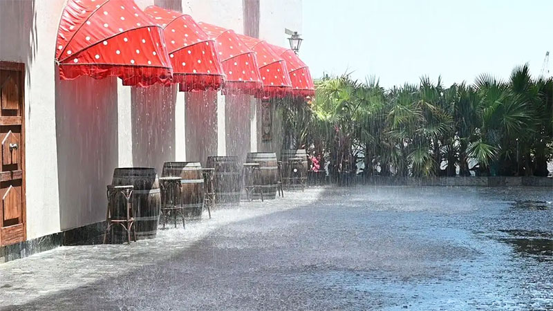 الشارع الممطر في دبي: تجربة اوروبية ساحرة وسط جزر العالم