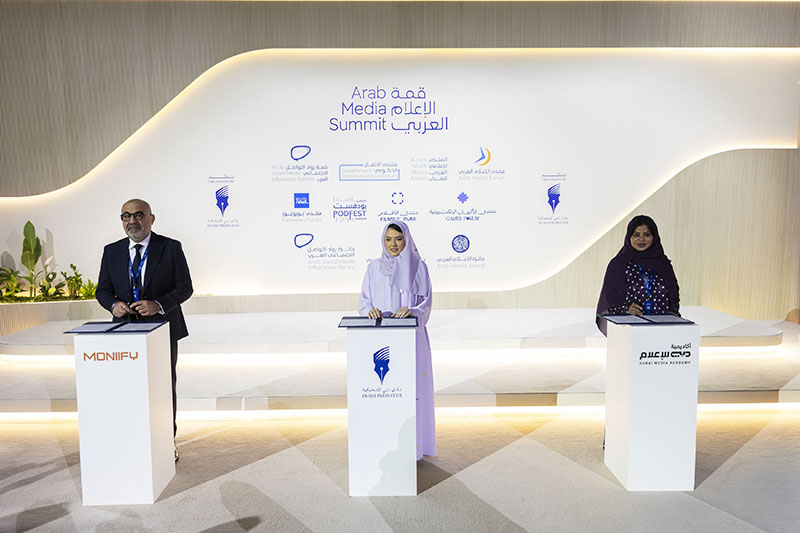 المكتب الإعلامي لحكومة دبي ومونيفاي يوقعان مذكرة تفاهم لتطوير المواهب وصناعة المحتوى