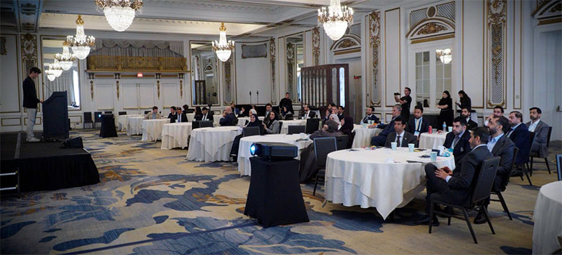 الإمارات تستعرض تجربتها في تطوير الجيل الجديد من العمل الحكومي بالذكاء الاصطناعي المساعد