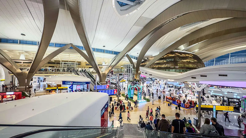 مطار دبي الدولي يحافظ على صدارة مطارات العالم في أكتوبر بـ9.15 ملايين مقعد دولي