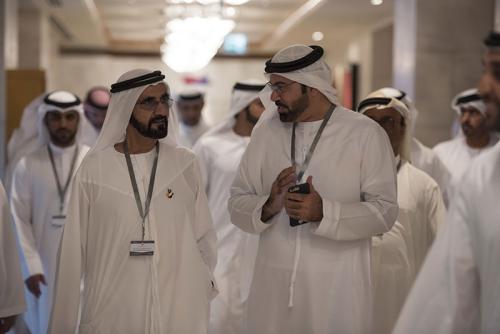 الشيخ محمد بن راشد مع معالي محمد القرقاوي